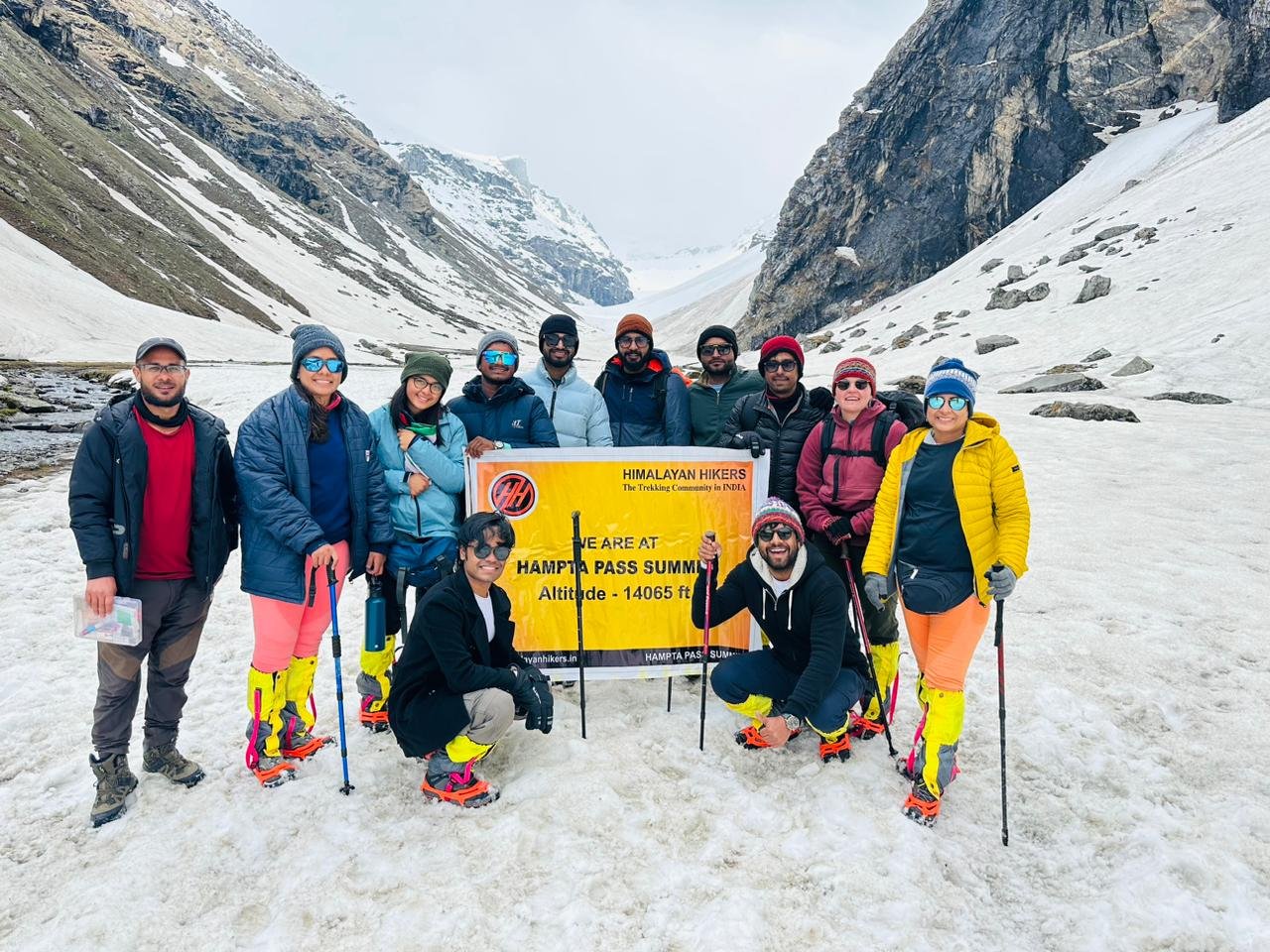 Hampta Pass Trek 2025 – An adventurous high-altitude trek featuring stunning landscapes, river crossings, and breathtaking views of the Himalayas.