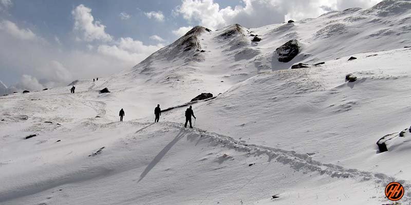 snowfall in kuari pass trek