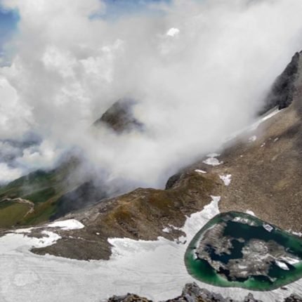 roopkund trek in december