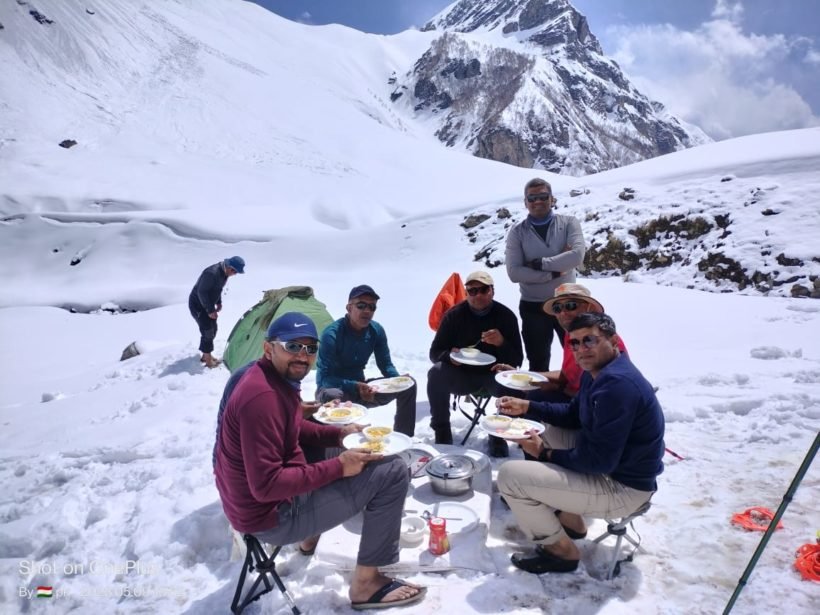 Sar Pass Trek Maggie – Enjoy Hot Maggie with Scenic Himalayan Views on the Trek