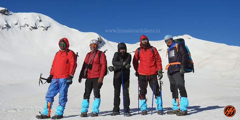 Trekkers in Gupt Khal Trek