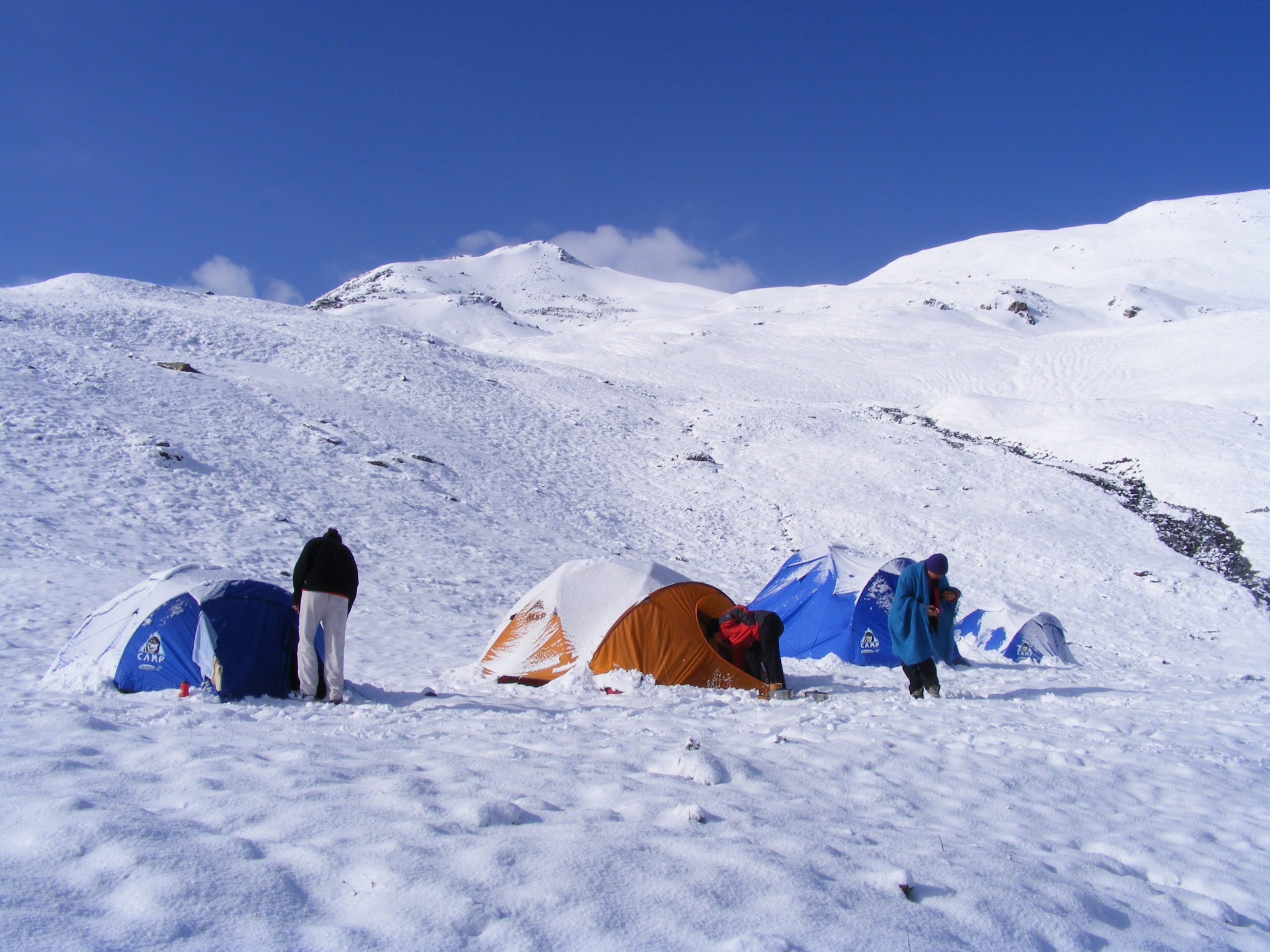 snow trek in uttarakhand