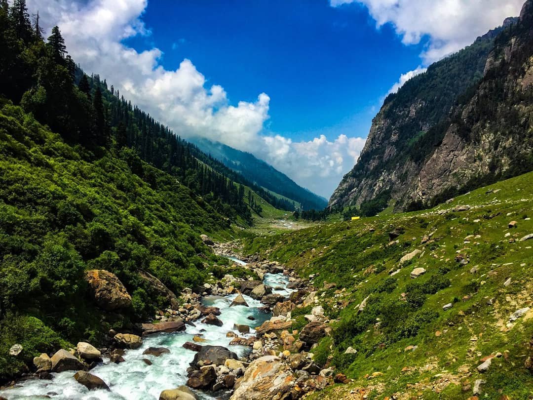 Learn about Hampta Pass trek temperature, itinerary, distance, cost, and what to expect in June. Choose the perfect season for your adventure